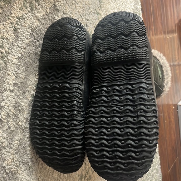 NWOT Youth size 6 Bogs - Picture 7 of 12